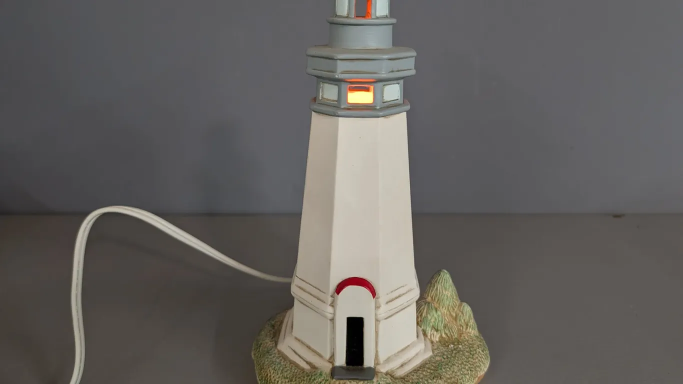 Geo. Z. Lefton Paint Chehalis Lighthouse Table Lamp