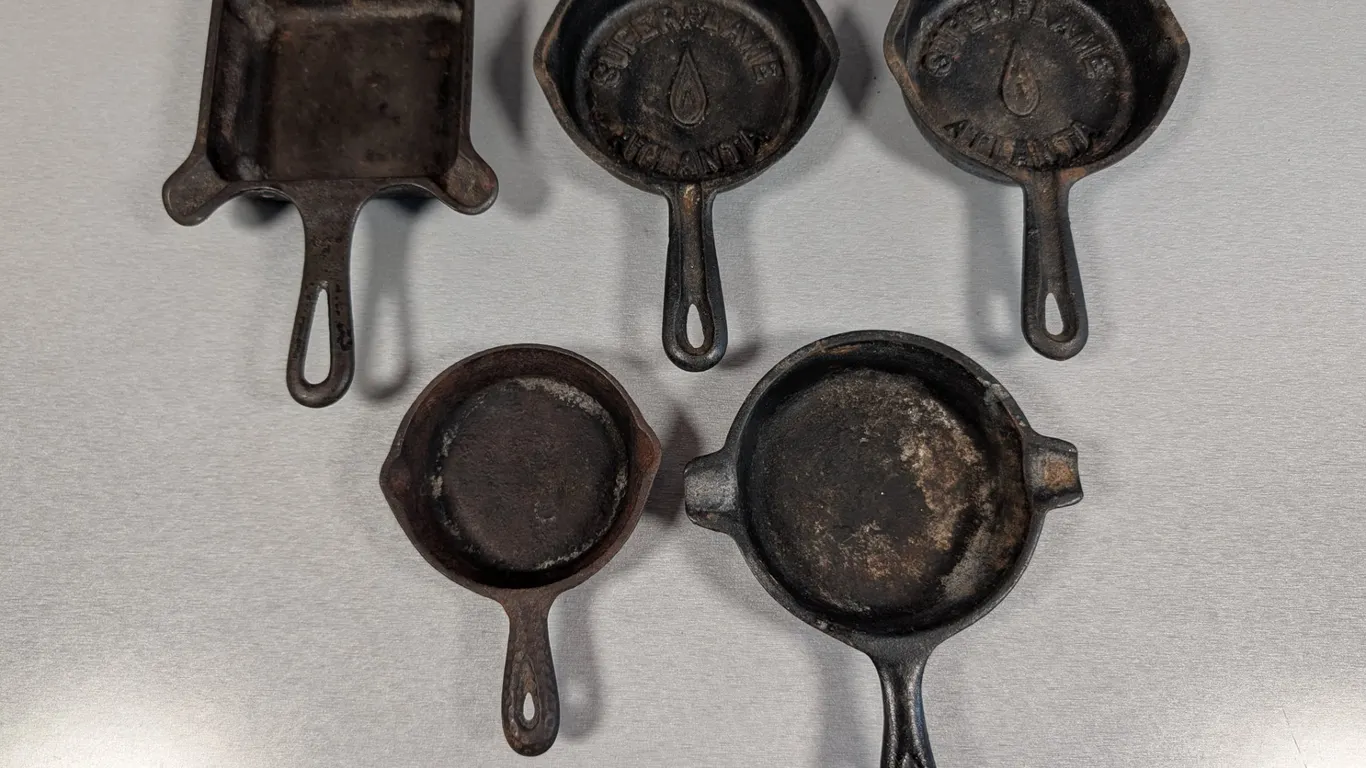 Collection of Vintage Cast Iron small pans/ashtrays (5 Pieces)