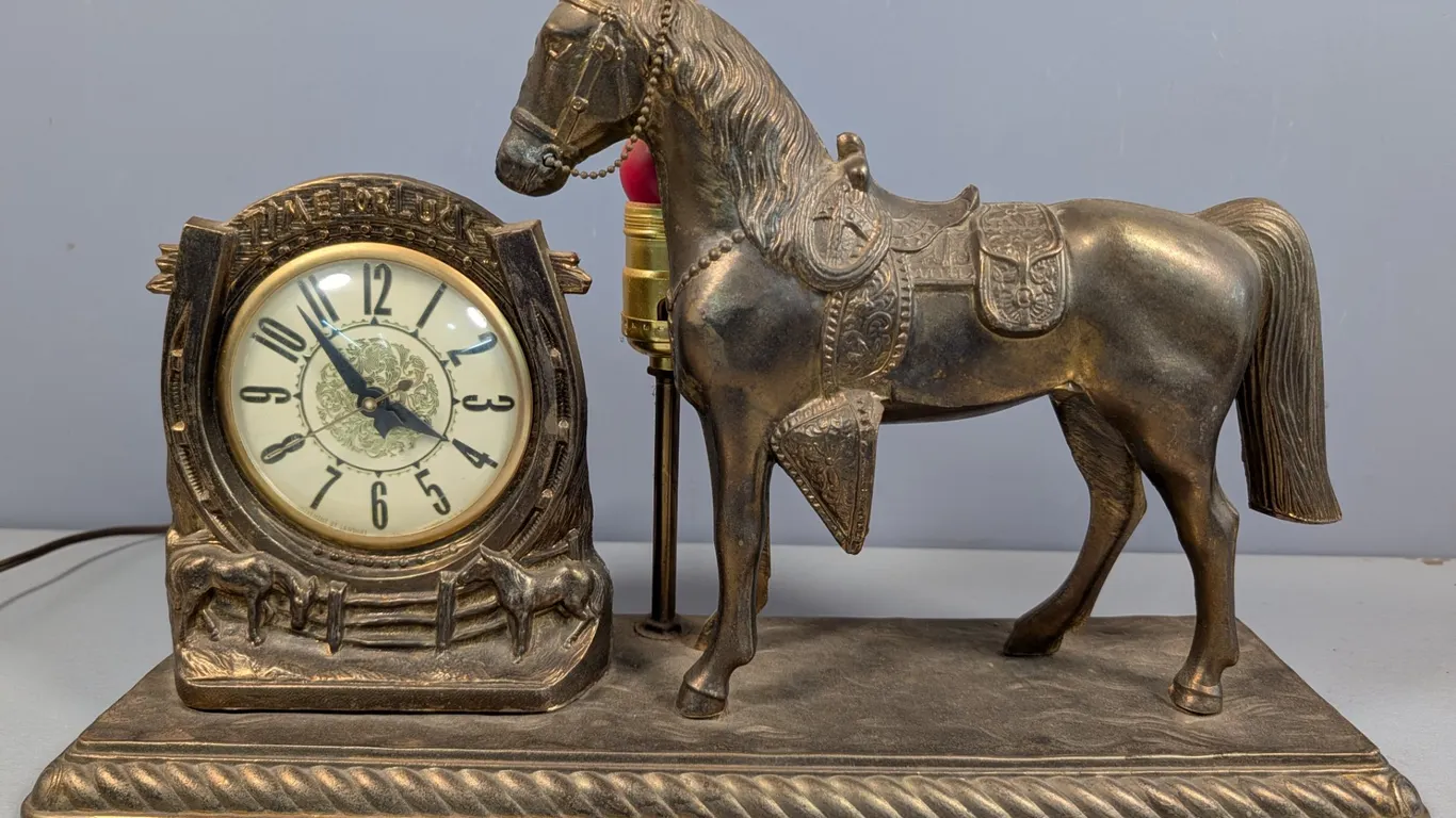 Vintage Lanshire Horse and Horseshoe Clock Lamp