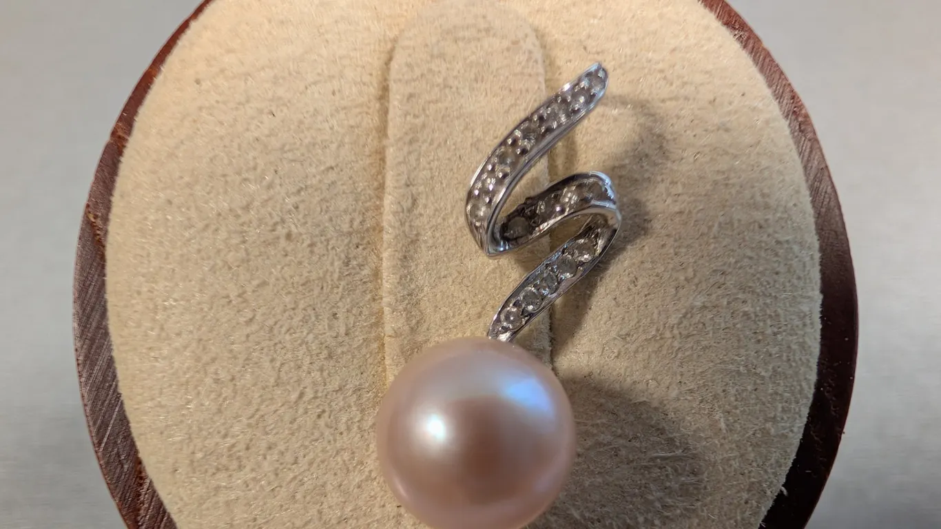 14K Gold Diamond & Pearl Pendant
