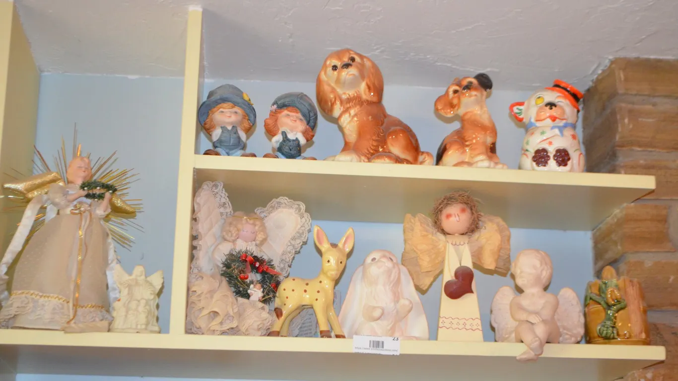 Figurines