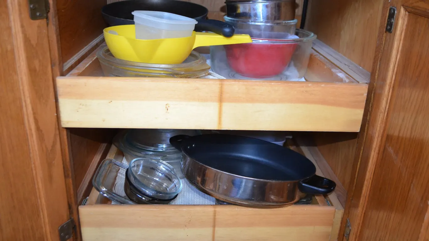 Glass Bowls, Skillets, Baking Dishes
