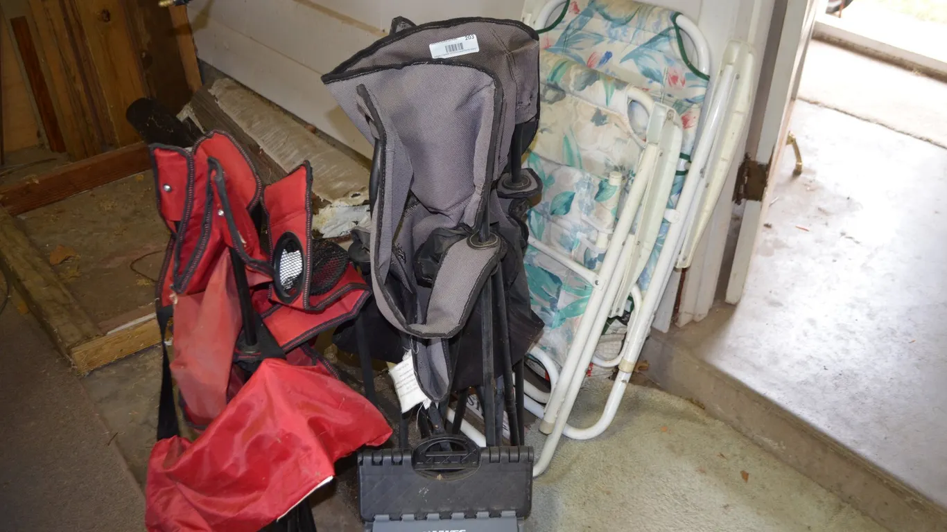 4 Lawn Chairs, Foldable Step Stool