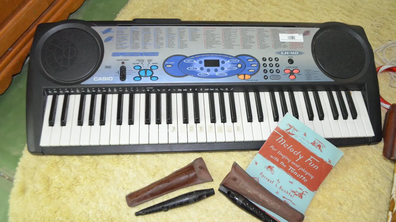 Casio LK-40 Keyboard,