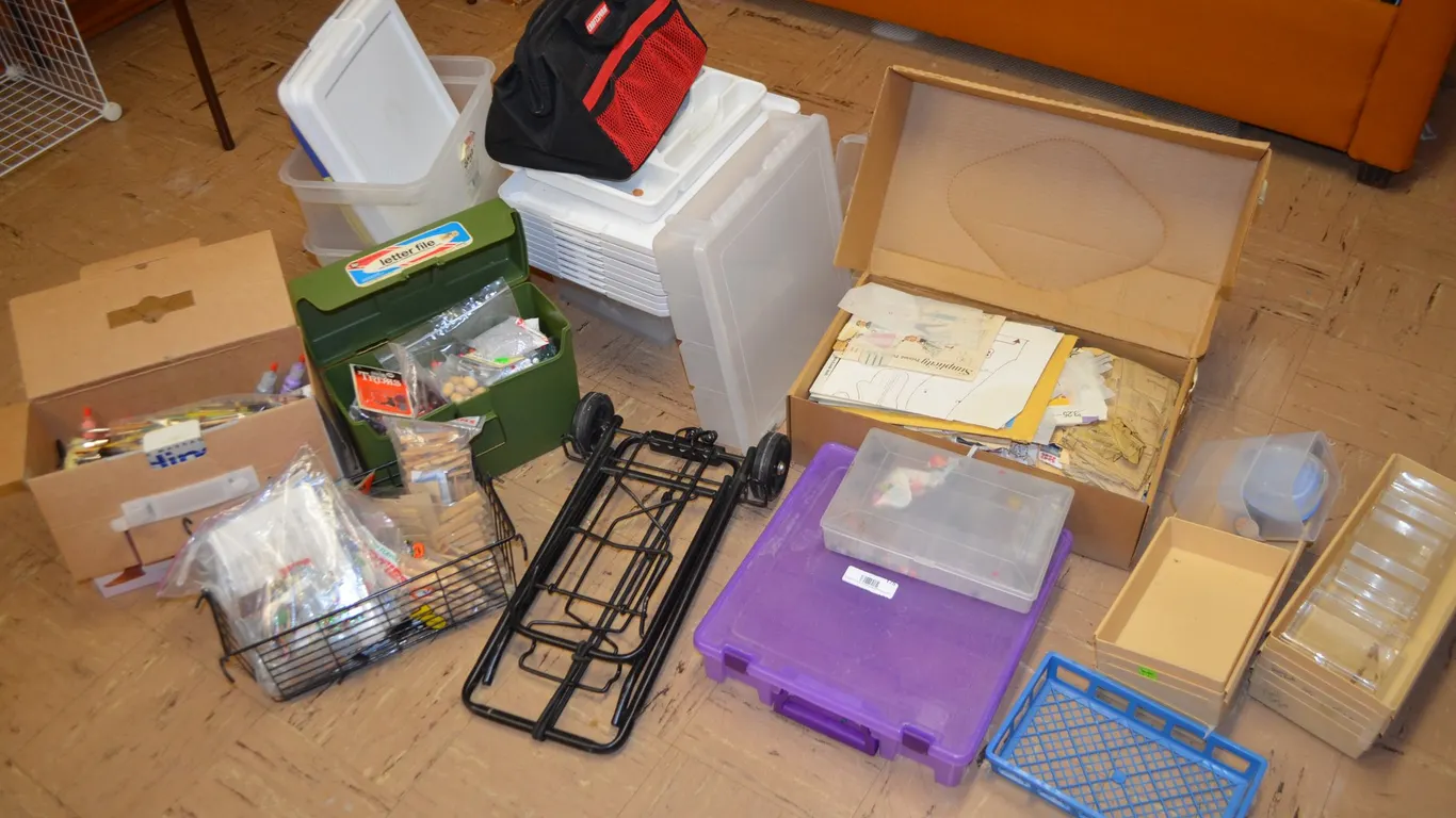 Plastic Containers, Crafting Supplies