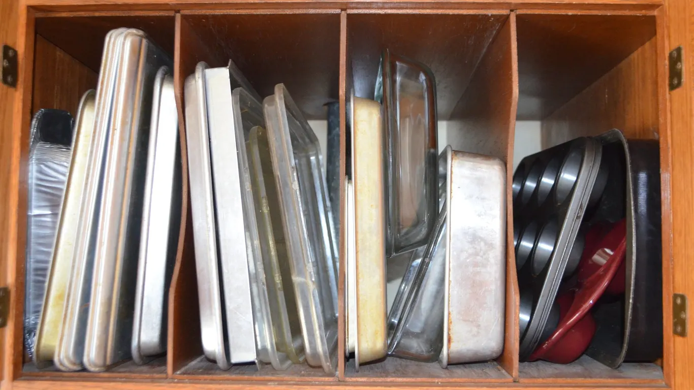 Glass Baking Pans, Cookie Sheets, Muffin Pans, Metal Baking Pans