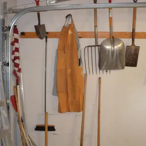 Sledgehammer, Shovels