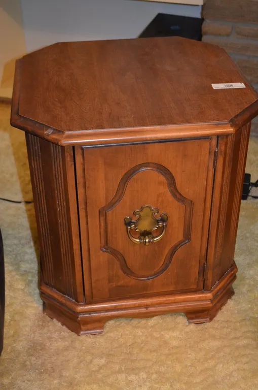 Wooden End Table w/Cabinet