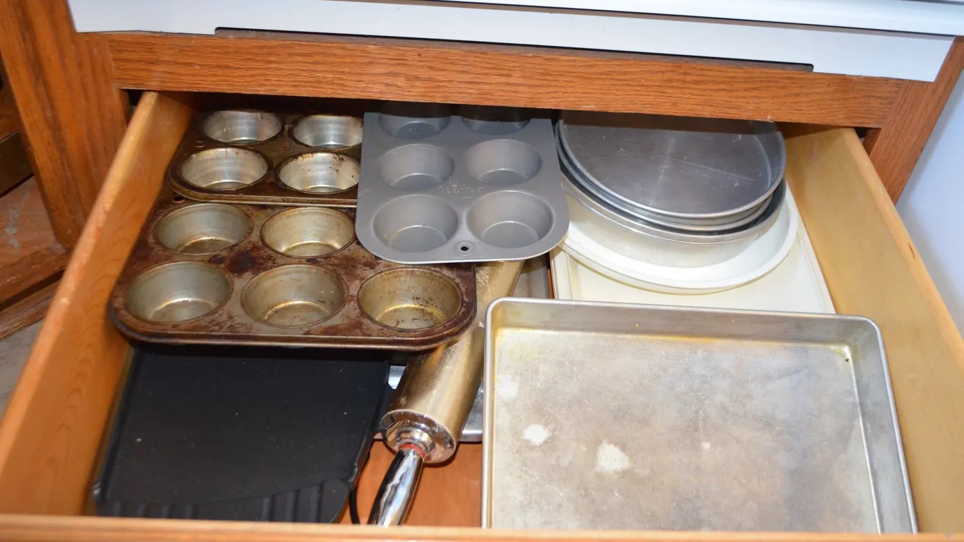 Muffin Pans, Metal Baking Pans, Rolling Pin, Misc.