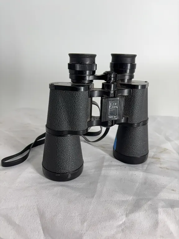 BUSHNELL INSTA FOCUS BINOCULARS