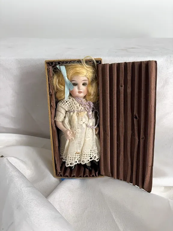 VINTAGE MINIATURE PORCELAIN DOLL