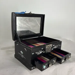 BLACK LACQUER JEWELRY BOX WITH INLAY DECORATION