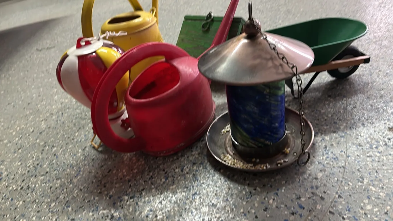 2 BOXES WATERING CANS BIRD HOUSES BIRD FEEDERS