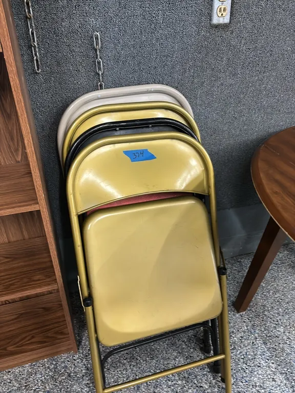4 FOLDING CHAIRS