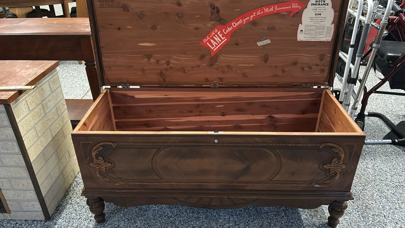 LANE CEDAR CHEST 4’x19”