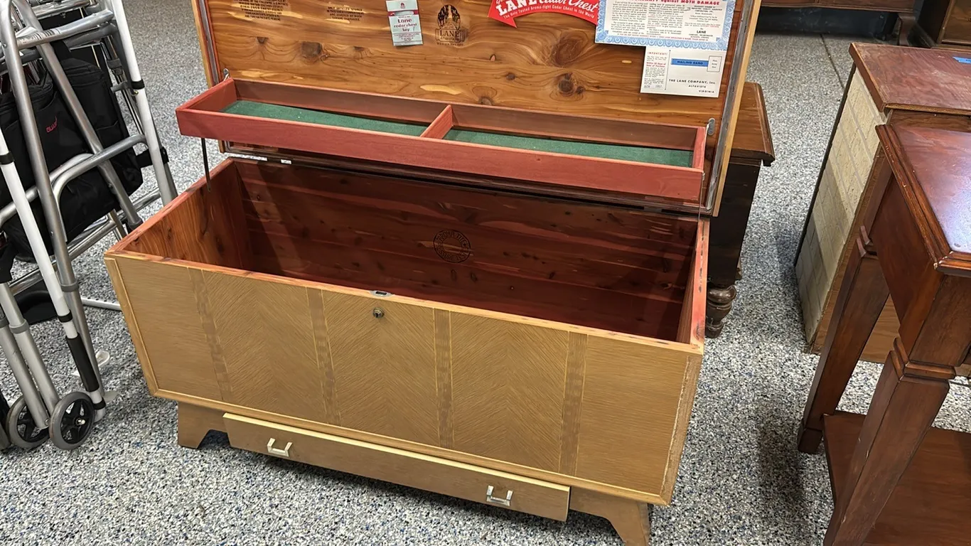 LANE CEDAR CHEST
