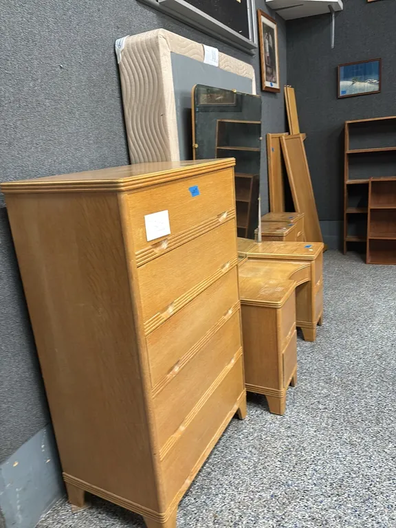 4 PIECE VINTAGE BEDROOM SET