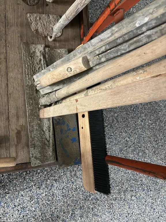 CEMENT TROLLS-2 BULL FLOATS 19” AND 20”-BRUSH