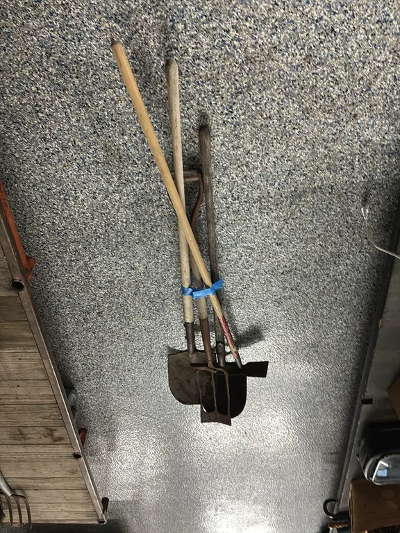 HOE-TILE SPADE-2 GRAVEL SHOVELS