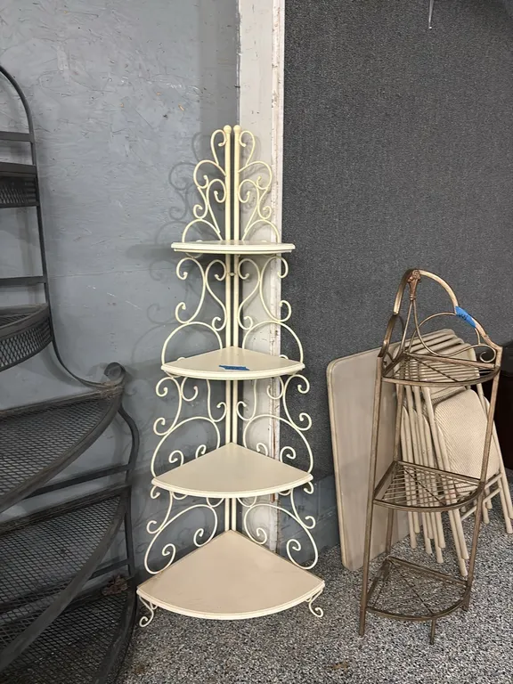 METAL WHITE CORNER BAKERS SHELF