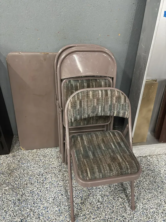 FOLDING TABLE 4 PADDED CHAIRS