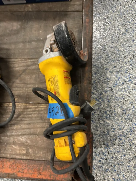 DEWALT 41/2”ANGLE GRINDER