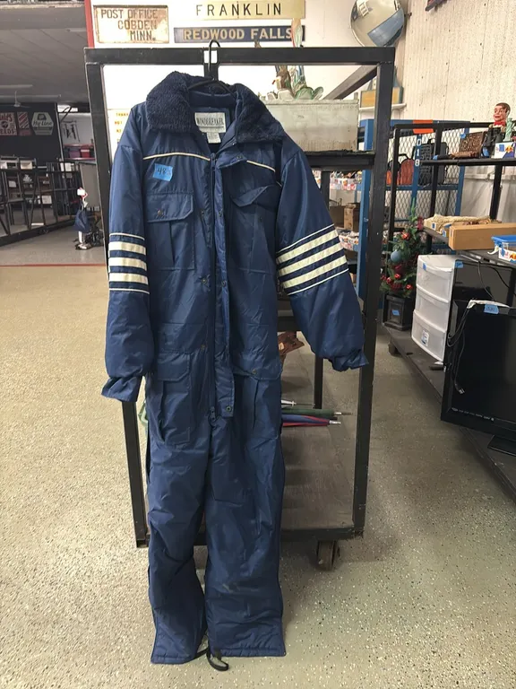 BLUE VINTAGE WINDBREAKER SNOW SUIT L