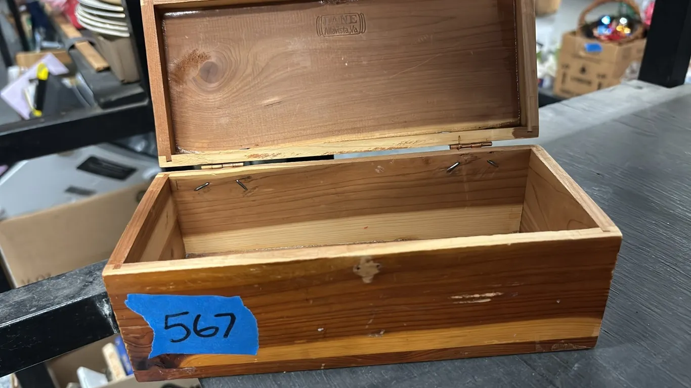 LANE MINITURE CEDAR CHEST