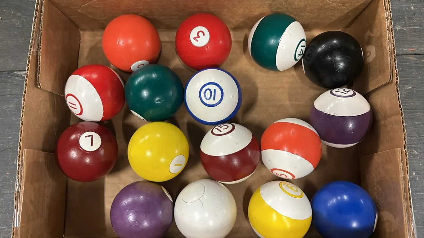 BILLIARD BALL SET
