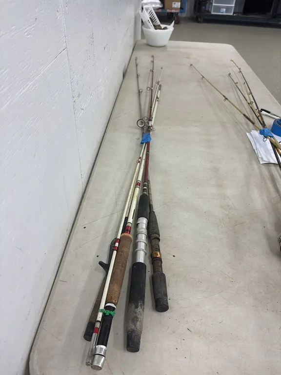 4 FISHING RODS