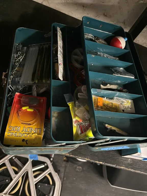 VINTAGE TACKLE BOX WITH FISHING LURES AND ACCESSORIES