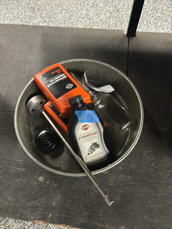 HARLEY DAVIDSON OIL AND OIL CHANGING ITEMS