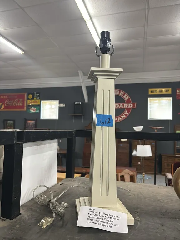 WHITE WOODEN TABLE LAMP 3 WAY BULB SOCKET