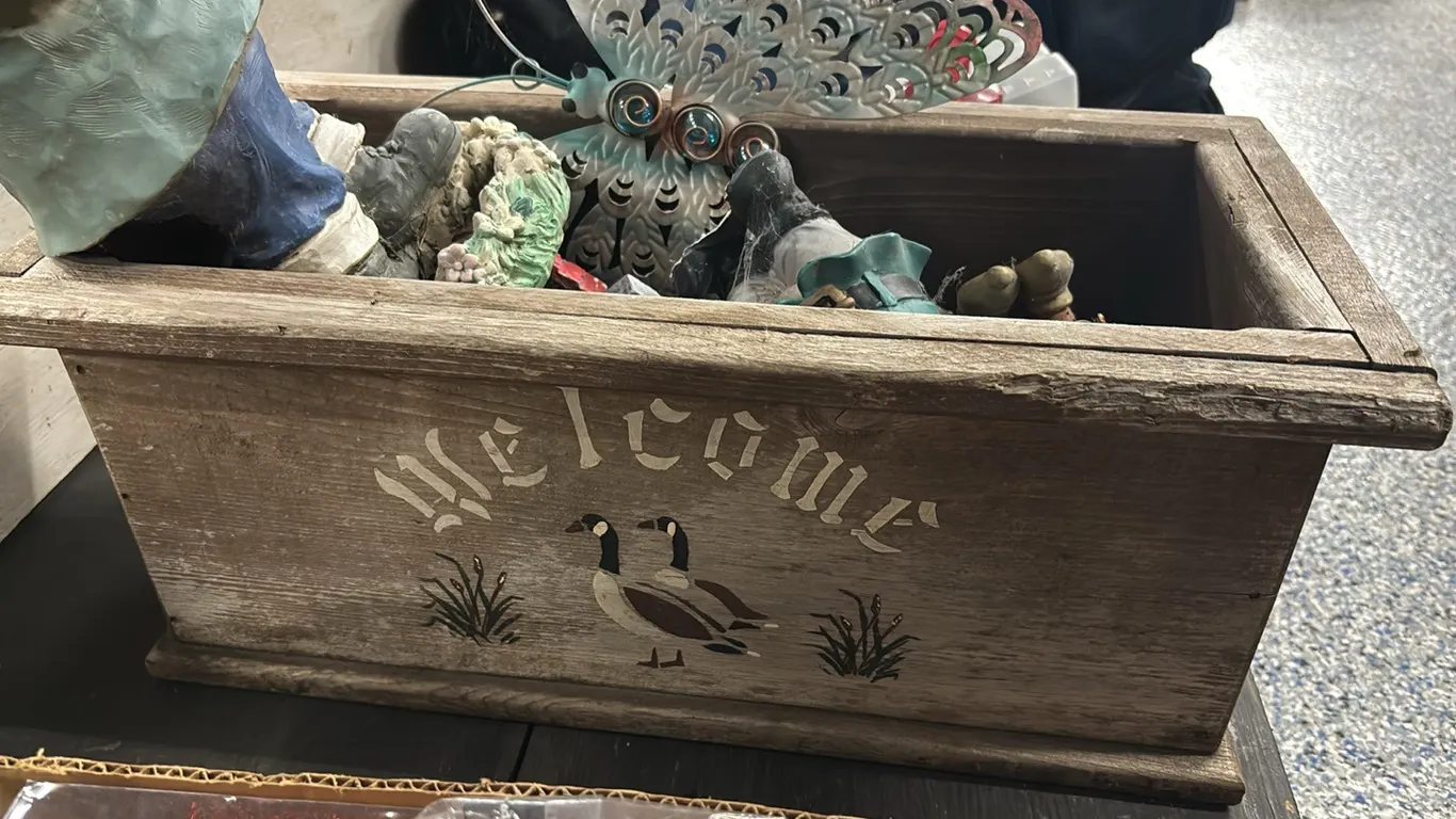 WOODEN PLANTER AND YARD DECORATIONS