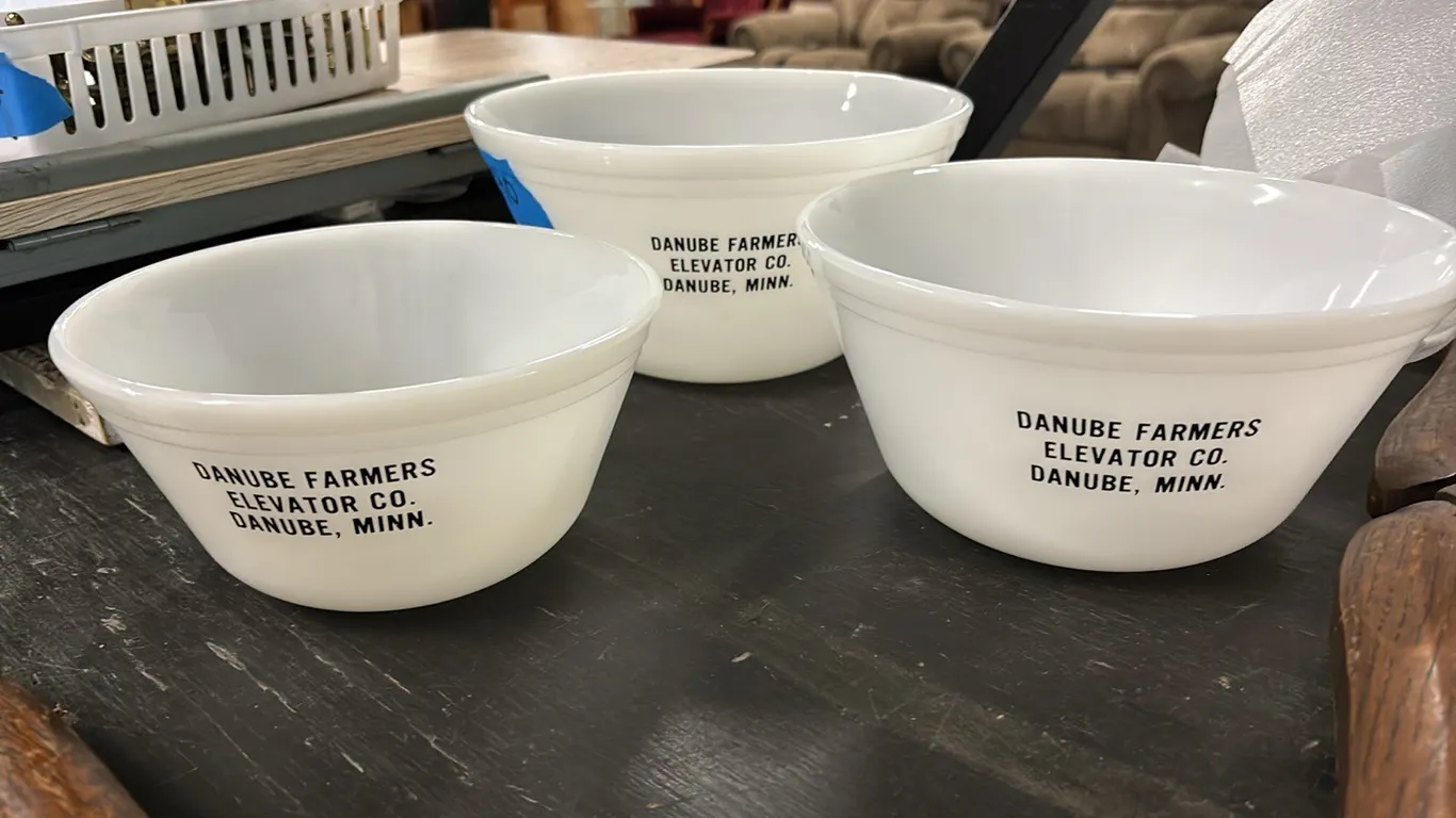 3 HEATPROF USA DANUBES FARMERS ELEVATOR CO. WHITE GLASS BOWLS