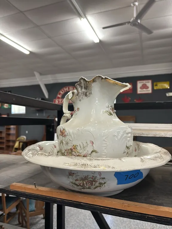HARVERD WASH BASIN AND PITCHER(PITCHER HAS A BROCKEN PIECE)