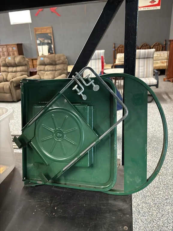 METAL TREE STAND SWIVEL SEAT WITH ATTACHMENTS