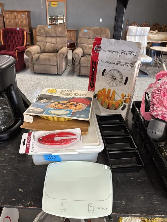 TAYLOR FOOD SCALE-PINEAPPLE CUTTER-TUPPERWARE CAKE CONTAINER-SMALL LOAF PANS-FLAN PAN-LOBSTER CRACKER