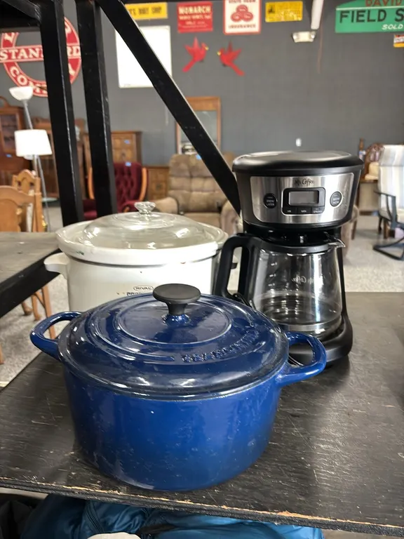 MR COFFEE MAKER-RIVAL CROCK POT-TRAMONTINA CAST IRON 5.5 QUART DUTCH OVEN