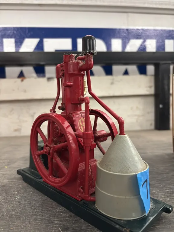 ERTL INTERNATIONAL HARVESTER STEAM ENGINE REPLICA