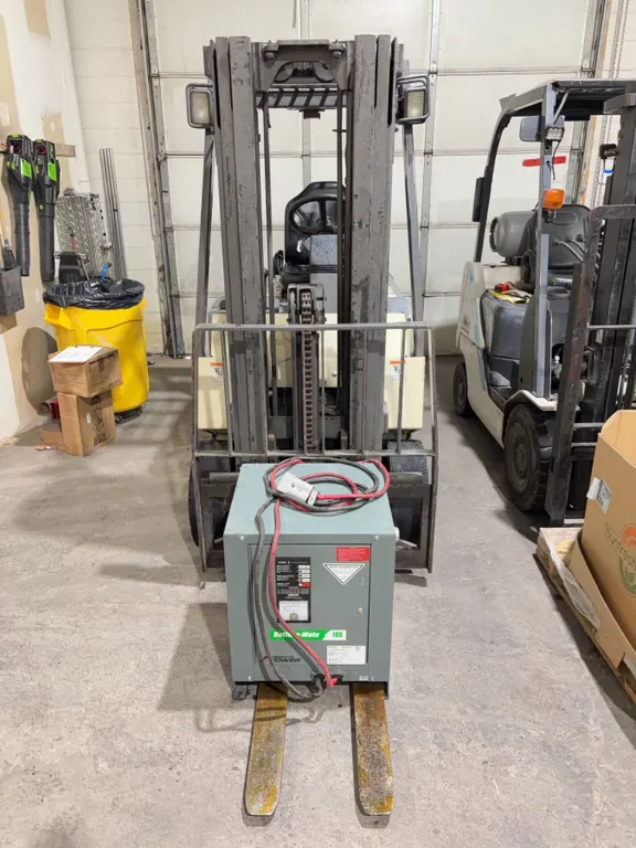 Crown FC Series Electric Forklift with Ametek Battery Charger