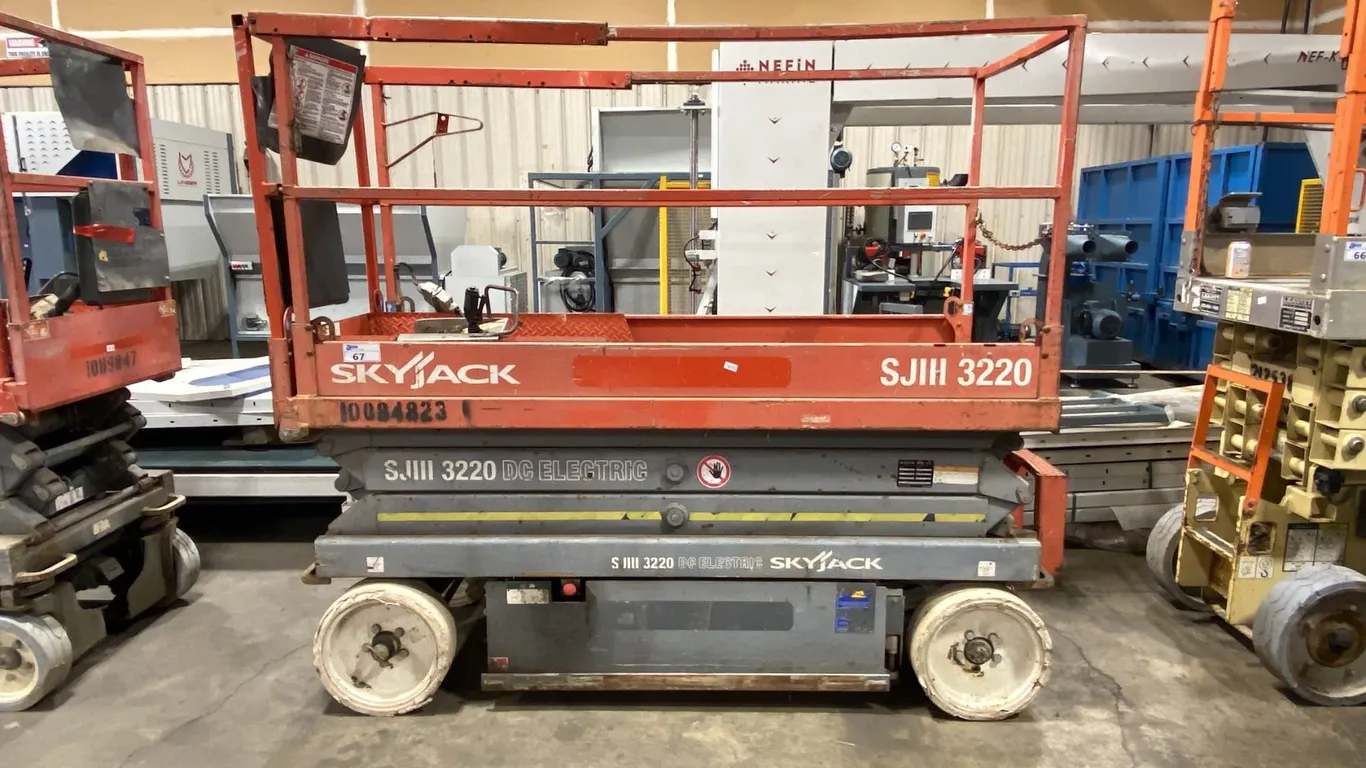 SKYJACK SJIII 3220 COMPACT ELECTRIC SCISSOR LIFT WITH 900LB PLATFORM CAPACITY, 20' MAX PLATFORM