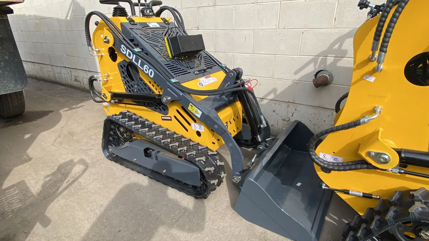DLANCH SDLL60 YELLOW GAS POWERED MINI STAND ON SKID STEER WITH 7" RUBBER TRACKS & TOOLBOX