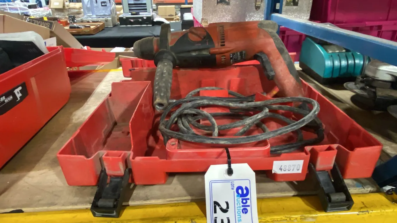 HILTI TE2 COMPACT ELECTRIC ROTARY HAMMER IN HARD TRANSPORT CASE