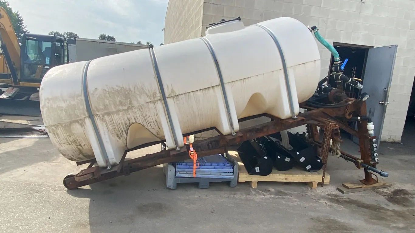 BARR PLASTICS COMMERCIAL 1400L BRINE TANK LIQUID SALTING UNIT