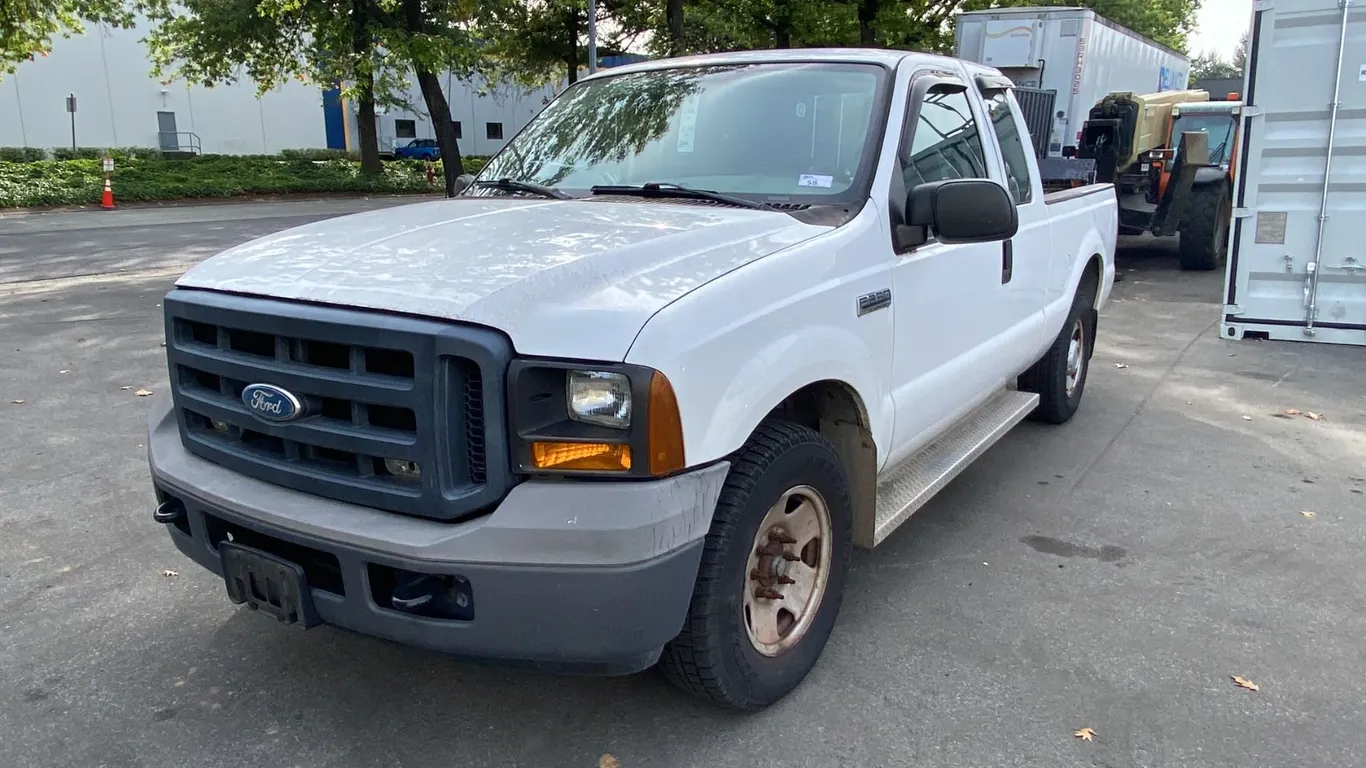 2006 FORD F250 XL SUPERDUTY, 2DR EXT CAB PICKUP WHITE VIN 1FTNX20586EB25560,