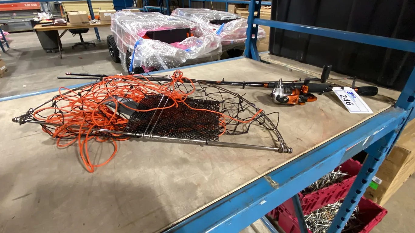 REDWOLF FISHING ROD & SMALL FOLDING CRAB TRAP