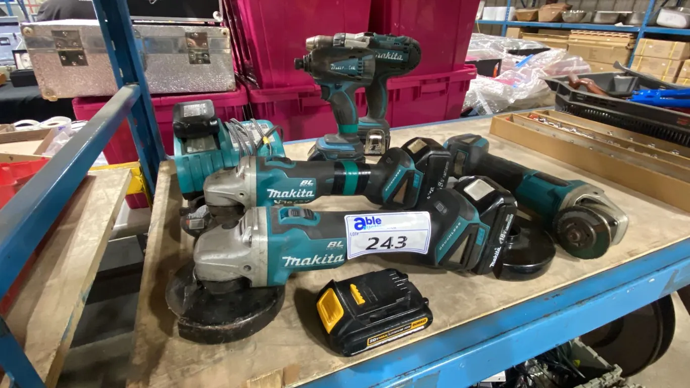 GROUP OF ASSORTED MAKITA CORDLESS POWER TOOLS- 3 ANGLE GRINDERS, 2 DRILLS. CHARGER, 5 BATTERIES & 1