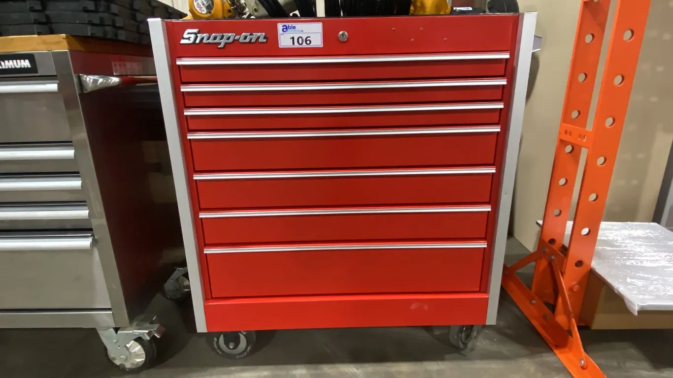 SNAP-ON RED METAL 7 DRAWER MOBILE LOCKING TOOL CABINET *HAS KEY*