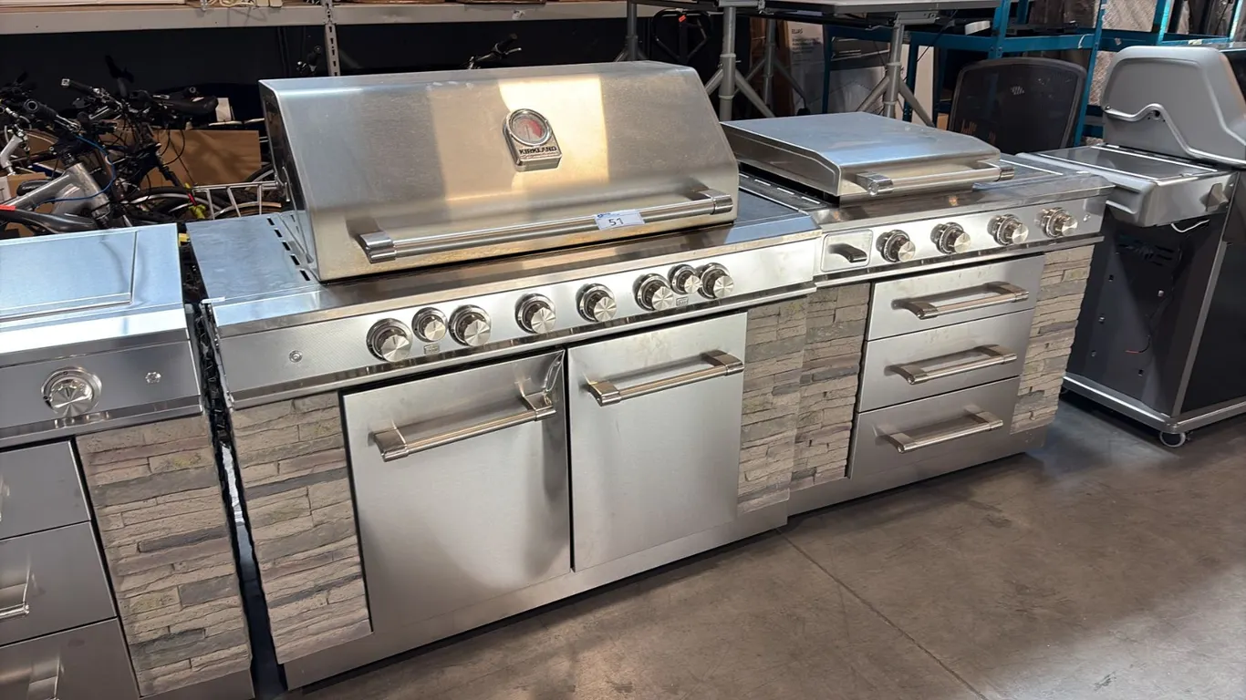 KIRKLAND SIGNATURE 12-BURNER STONE ISLAND GRILL & GRIDDLE, 92", 304 STAINLESS STEEL - W/ FRONT DENT